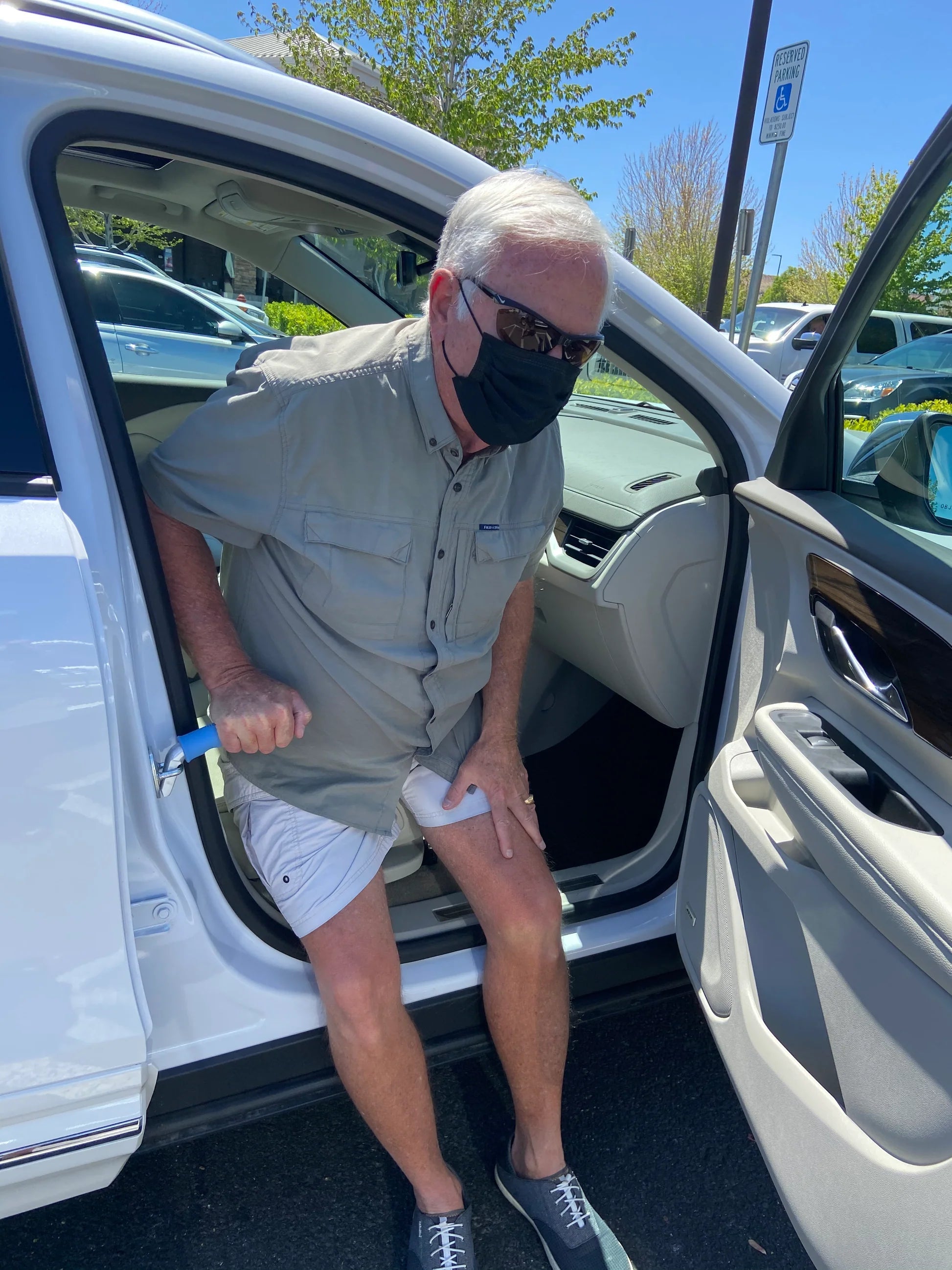 🚗 Auto Cane – Portable Support Handle for Easy Car Exit 💪🦯